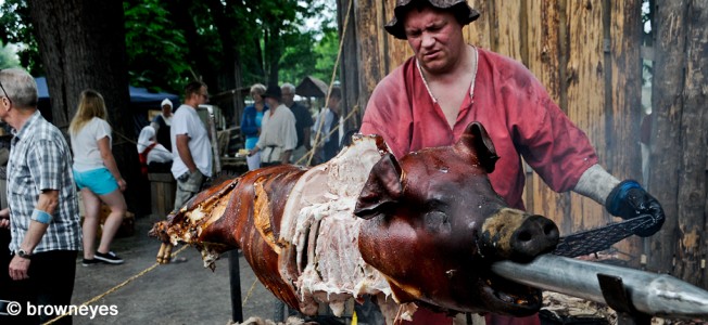 Real-life smoking pig at Turku's Medieval Festival 2013