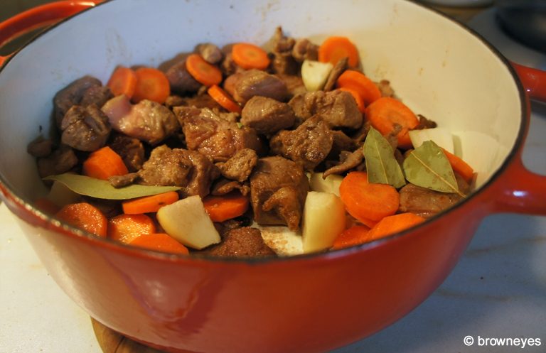 Finnish version of the beef stew with herbs, cooked in perfection for 2 hours.