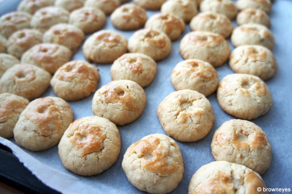 Who would have thought freshly baked peanut cookies could taste so good?