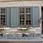 This cafe in Gamla has outdoor seatings