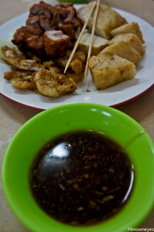 To accompany our plate of char kuey teow, we also ordered a plate of lobak from a nearby kopitiam.