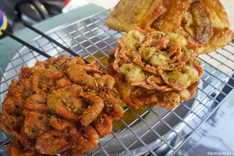 Hoi An's fried street food is similar to Malaysia's cucur udang, except we don't have it in crab.