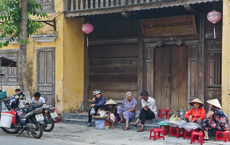 Local traders set up their stalls by 8AM every morning.