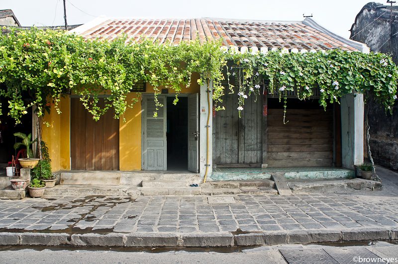 One of the uniqueness of Hoi An's buildings is its timber frame with brick and wooden walls.