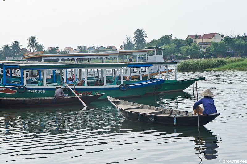 The river offers many kind of activities like boat rides that can bring you all the way to the nearest beach.